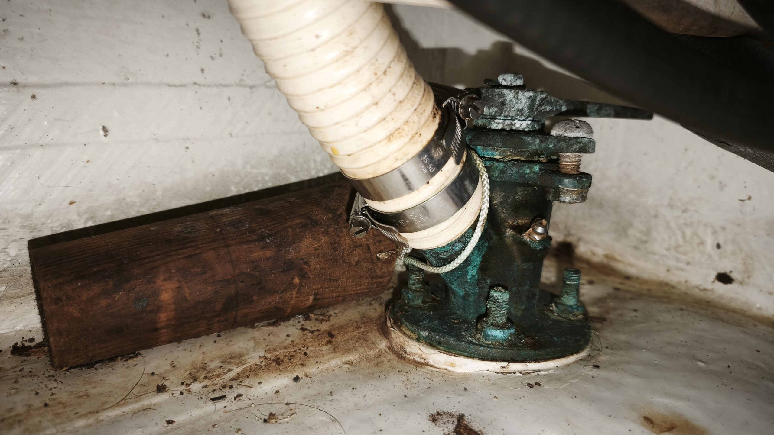 Hose connection at a seacock during the initial inspection aboard PRANIS